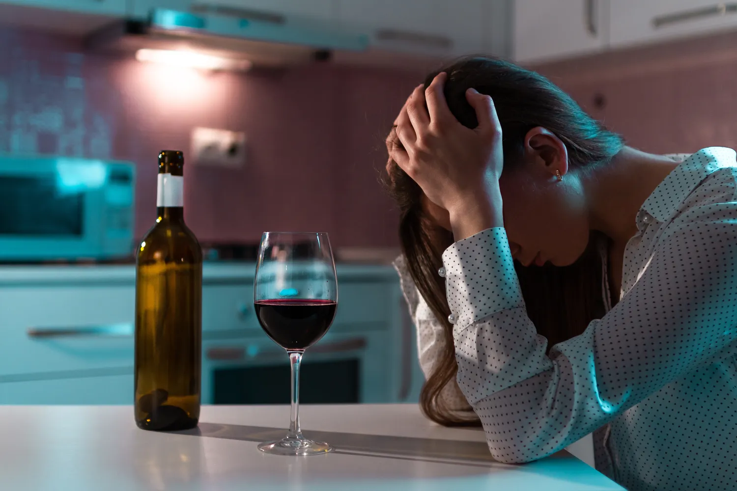 Depresja alkoholowa - jak się objawia i jak ją leczyć?